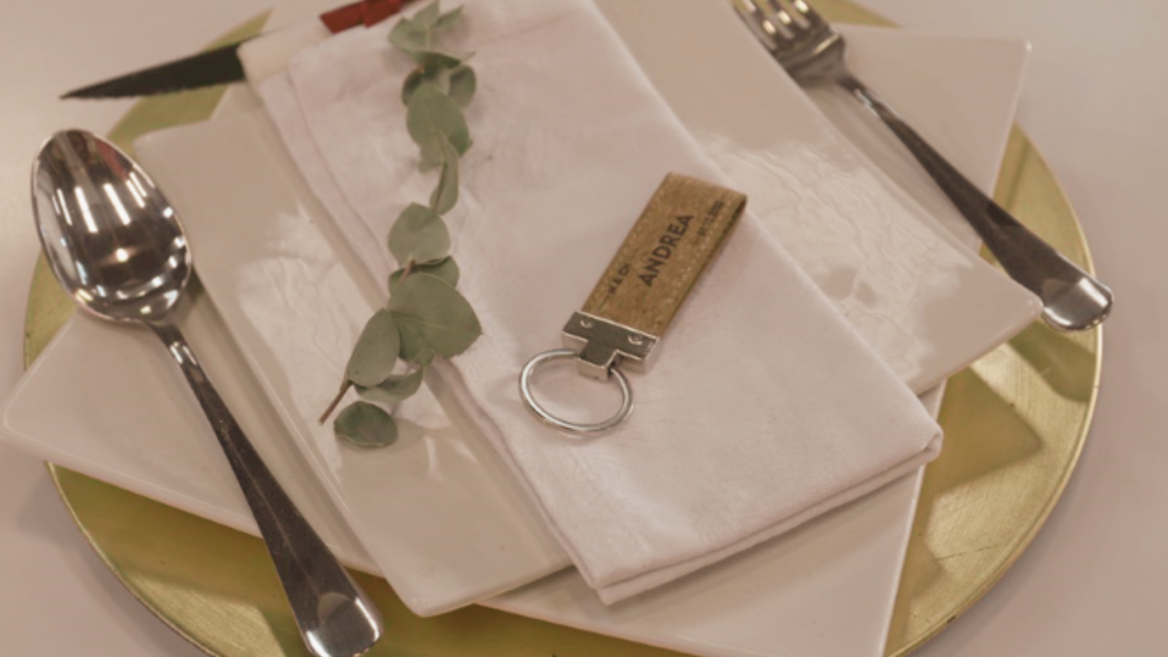 Llaveros de corcho personalizados par ainvitados de boda