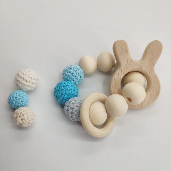 conejo azul mordedor crochet