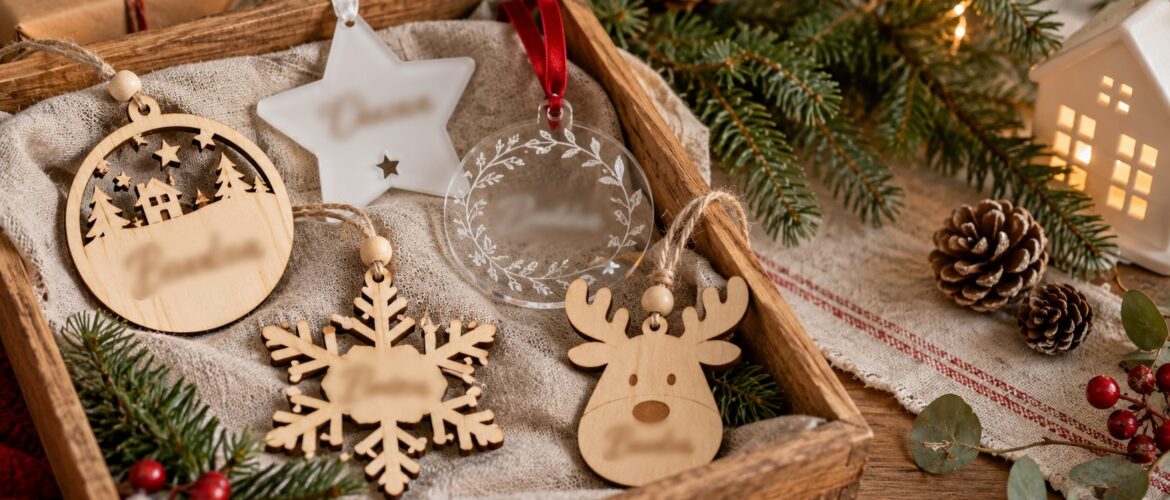 Bolas de Navidad personalizadas de madera y metacrilato